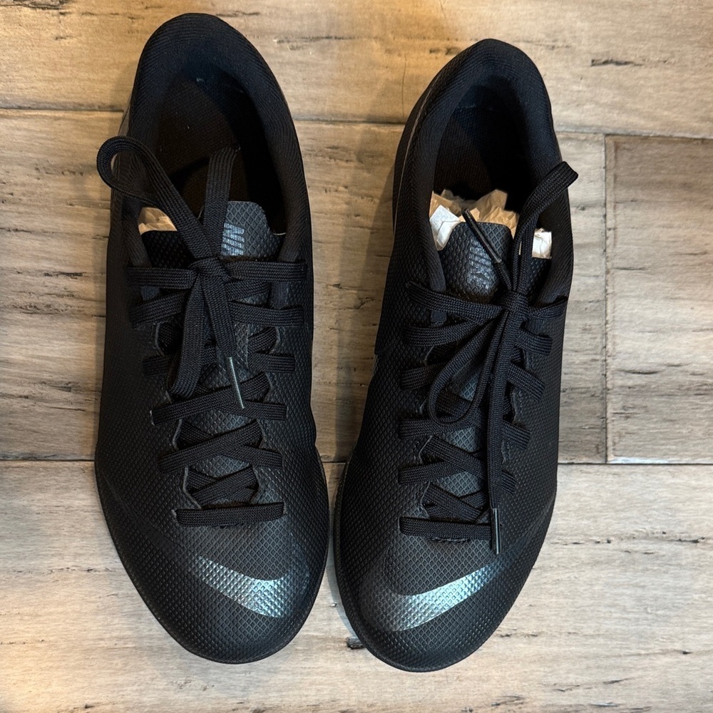Nike  Black Athletic Shoes